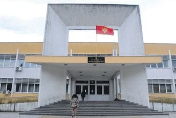 Podgorica: Dojave o bombama u tri srednje škole, učenici evakuisani