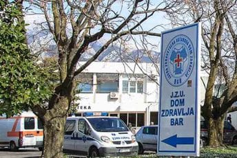 Direktorica Doma zdravlja Bar prijavila zaposlenog: U službenom vozilu pronašli veću količinu narkotika Direktorica Doma zdravlja Bar prijavila zaposlenog: U službenom vozilu pronašli veću količinu narkotika