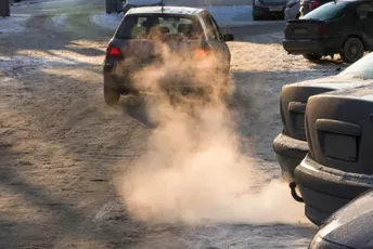 Pročitajte da li je za brigu pojava bijelog dima iz auspuha automobila