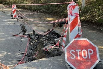 Klizište odnijelo put, može se samo pješke