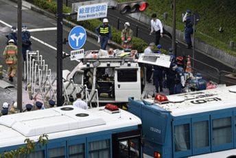 Japan: Na sjedište vladajuće stranke bačeno više zapaljivih bombi, priveden osumnjičeni