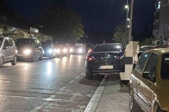 Bahato ponašanje funkionera se nastavlja: Stjepović službeno vozilo parkirao na trotoar