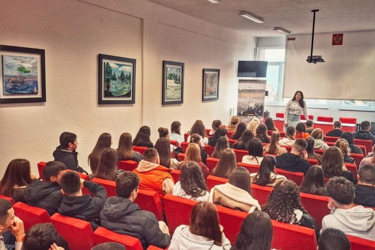 Bjelopoljski gimnazijalci učili o kreativnim pristupima u radu sa OSI kroz filmsku produkciju Bjelopoljski gimnazijalci učili o kreativnim pristupima u radu sa OSI kroz filmsku produkciju