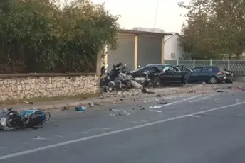 Skadar: Dvije osobe ubijene, dvije teško ranjene - prvo pucano na auto, pa došlo do sudara sa motorom