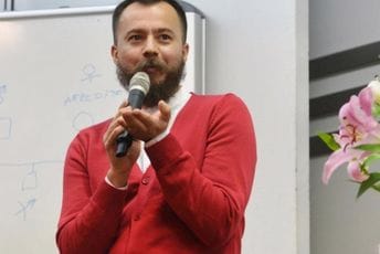 Kašić: Slučaj vršnjačkog nasilja u Baru bolan primjer kako se manifestuju godine zanemarene traume, neophodan sistemski odgovor Kašić: Slučaj vršnjačkog nasilja u Baru bolan primjer kako se manifestuju godine zanemarene traume, neophodan sistemski odgovor