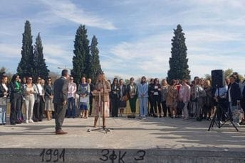 (VIDEO) Protest ispred OŠ "Vuk Karadžić" na Zabjelu; Božović: Naš posao postao stresan