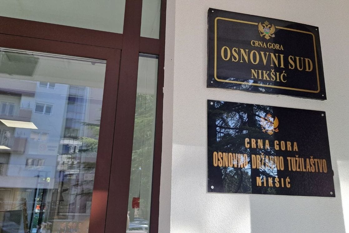 Nikšićanka i Podgoričanin osumnjičeni za omalovažavanje policajaca i uznemiravanje javnosti