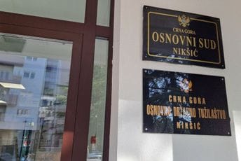 Nikšić: Određeno zadržavanje starcu osumnjičenom da je seksualno uznemiravao dijete