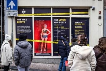 Amsterdamska policija se nada da će im hologram pomoći da riješe ubistvo seksualne radnice iz 2009. godine Amsterdamska policija se nada da će im hologram pomoći da riješe ubistvo seksualne radnice iz 2009. godine