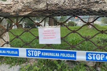 Kotor: Napukao ogradni zid Instituta za biologiju mora, građani da ga zaobilaze zbog opasnosti od obrušavanja