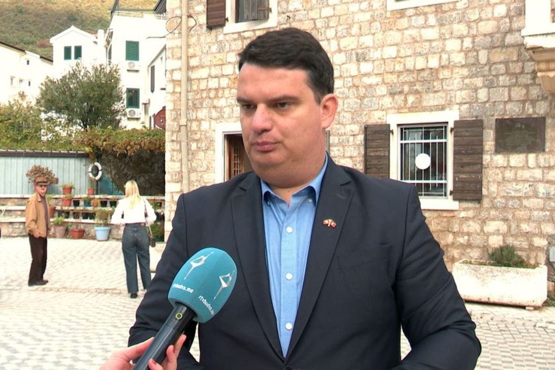 Odžić Milatoviću: Možda da nađete vremena za jedan kratki Savjet za odbranu i bezbjednost