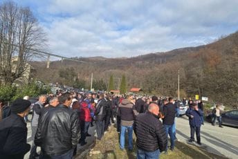 (FOTO) Mještani Vraneške doline blokirali magistralni put