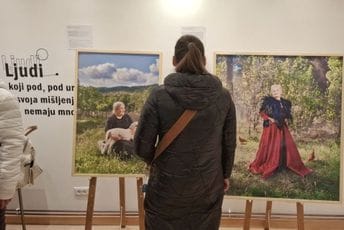 U Kući Pekića u Šavniku otvorena izložba "Djevojka sa sela"