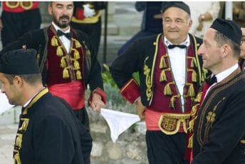 Sto godina, ili dva koraka do Evrope Sto godina, ili dva koraka do Evrope