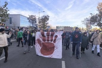 Protest u Novom Sadu, učesnici poručili: Krvave su vam ruke