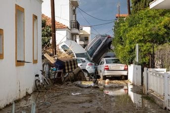 (VIDEO) Poplave u Grčkoj: Stradale dvije osobe