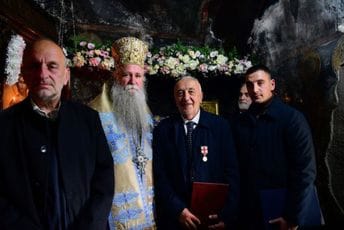 Joanikije odlikovao Milorada Gogića: "Učinio sve da se primijene Ustav i zakon na Temeljni ugovor" Joanikije odlikovao Milorada Gogića: "Učinio sve da se primijene Ustav i zakon na Temeljni ugovor"