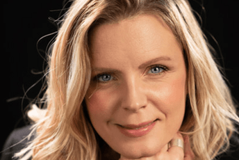 Vukić: Mislim da bi današnje djevojčice trebale da budu kao junakinja romana Vesna Vukić: Mislim da bi današnje djevojčice trebale da budu kao junakinja romana Vesna