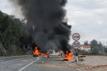 Policijski službenik nije dostavio snimke koji su mu traženi: Odloženo suđenje bageristi sa Adžića krivine Policijski službenik nije dostavio snimke koji su mu traženi: Odloženo suđenje bageristi sa Adžića krivine