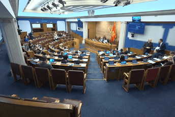 Rasprava o fiskalnoj strategiji; Vuković: Stvorićemo nove izvore prihoda; Živković: Ništa od prosječne plate od hiljadu eura; Konatar: Nema ni daleko poznatog sedmočasovnog radnog vremena Rasprava o fiskalnoj strategiji; Vuković: Stvorićemo nove izvore prihoda; Živković: Ništa od prosječne plate od hiljadu eura; Konatar: Nema ni daleko poznatog sedmočasovnog radnog vremena