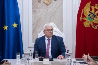 Mandić čestitao Božić: Uz dijalog i zajedništvo da gradimo temelje sigurnije budućnosti u Crnoj Gori