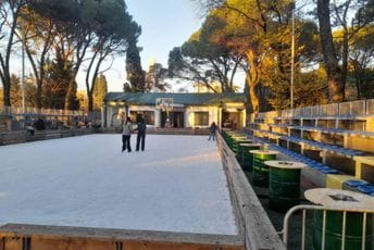 (FOTO) Zimska čarolija u Podgorici: Otvoreno klizalište u glavnom gradu