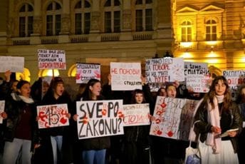 Protest srednjoškolaca u Novom Sadu: "Pada sve, pa će te i vi"