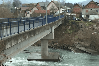 Oštećen most u bjelopoljskom selu: Mještani strahuju da će se srušiti