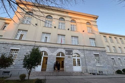 Podgorica: Gimnazija "Slobodan Škerović" evakuisana zbog dojave o bombi
