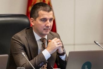 M portal: Bečić bi preko bazena do Hrvatske