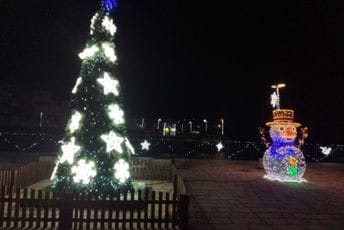 (FOTO) Šavnik ukrašen dočekuje Novu godinu