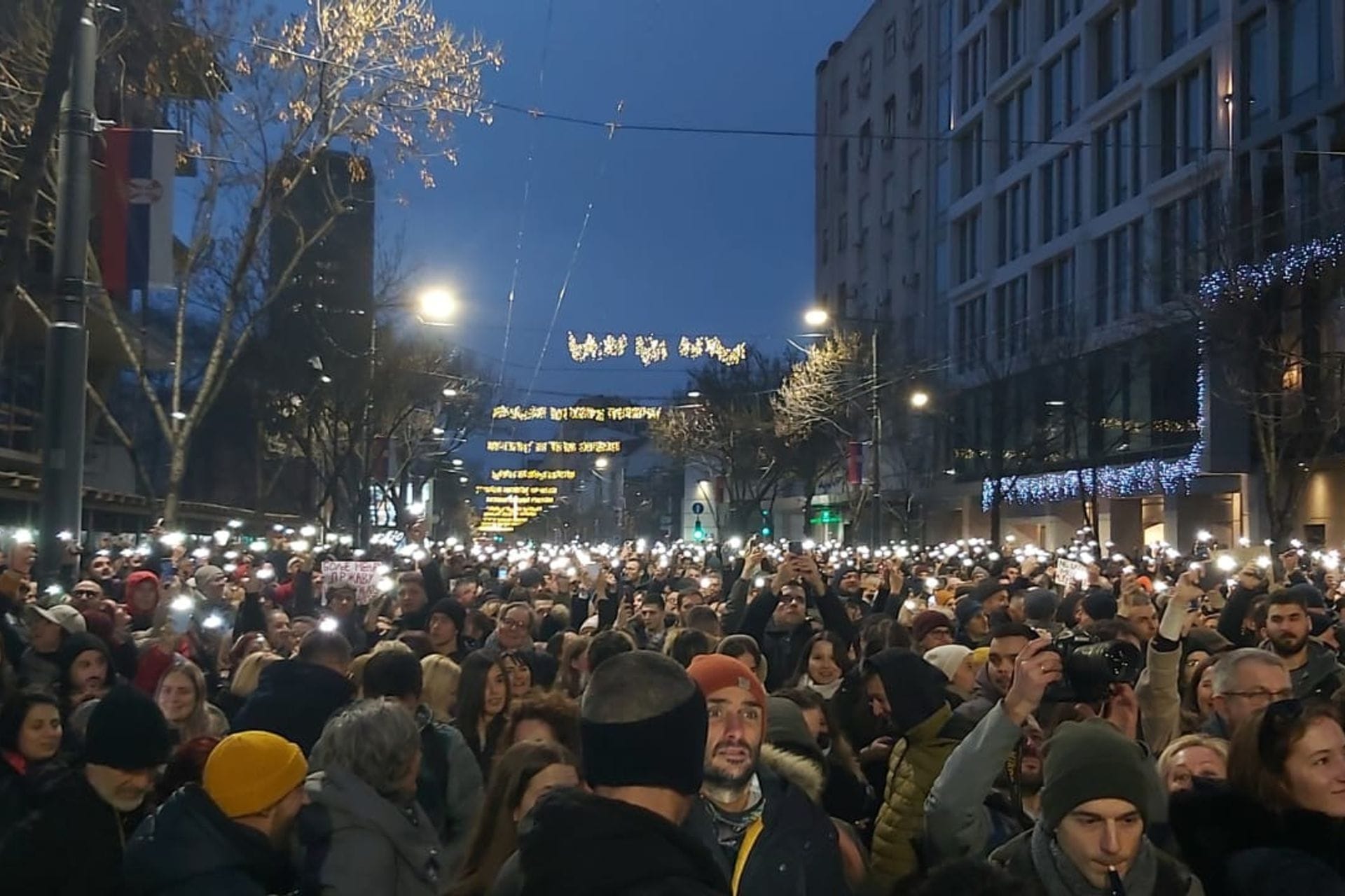 Fotografija 1: Slavija bila puna, kao i okolne ulice: Gotov je protest u Beogradu, studenti se vraćaju na blokade (FOTO/VIDEO)