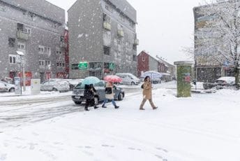 (FOTO/VIDEO) Snijeg napravio haos na Balkanu: Hrvatska zavijana, kolaps u BiH