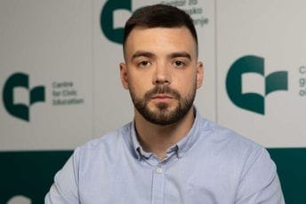 Obradović: Telefonske sjednice omogućavaju izbjegavanje odgovornosti, Vlada da prekine ovu praksu