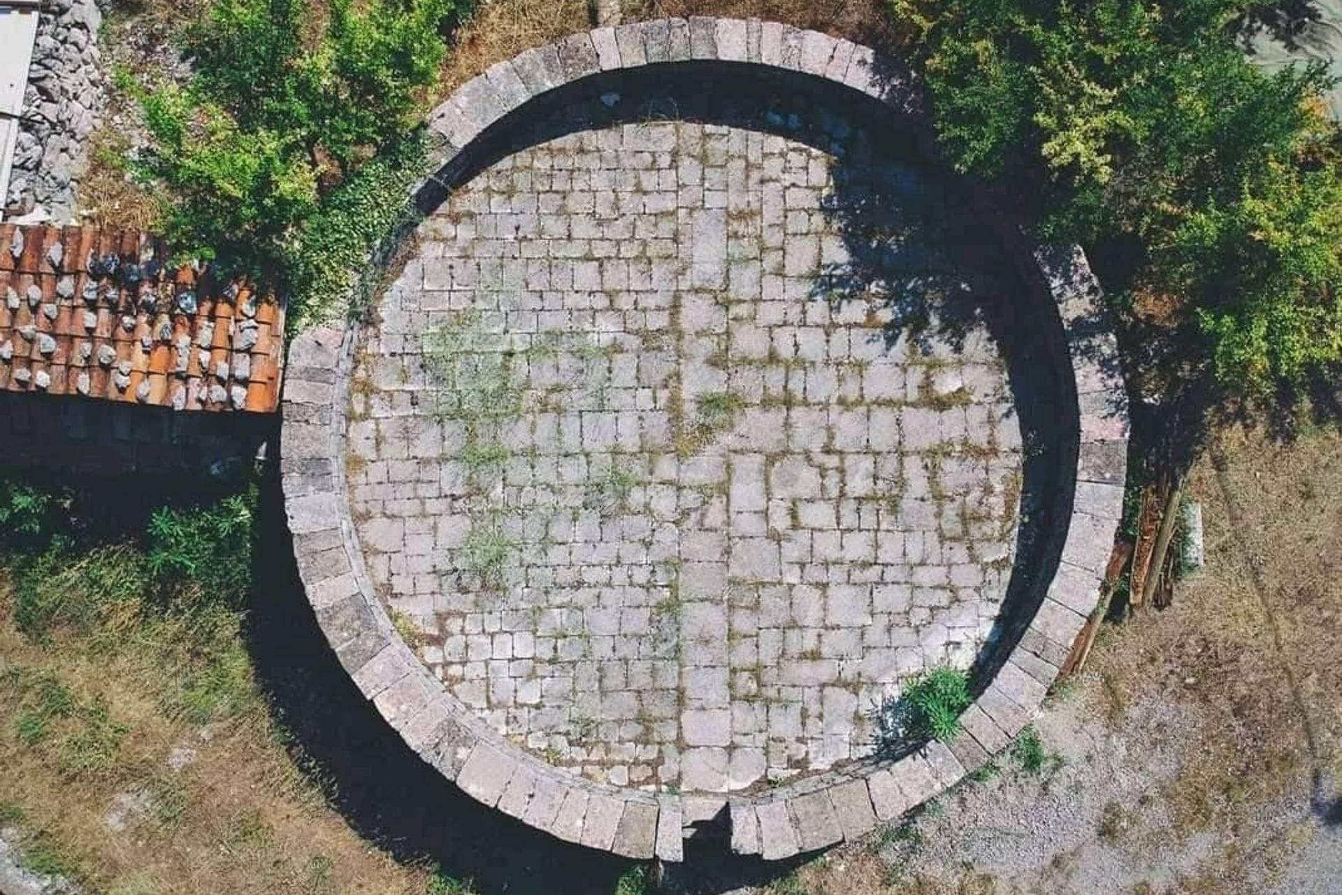 Fotografija 3: Crnogorsko gumno: Mjesto hljeba i igara