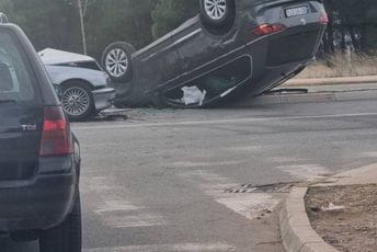 Udes na putu Podgorica-Tuzi: Automobil se prevrnuo na krov