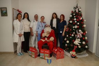 Opština Bar: Novogodišnji paketići za djecu na pedijatriji i novorođenčad Opština Bar: Novogodišnji paketići za djecu na pedijatriji i novorođenčad