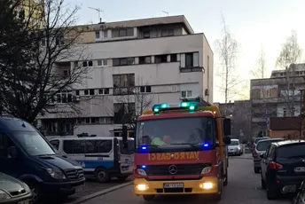 Gorio stan u Nikšiću: Vatrogasci evakuisali bebu Gorio stan u Nikšiću: Vatrogasci evakuisali bebu