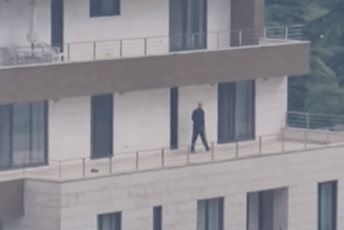 (VIDEO) Pozadina ,,pravoslavnog treninga“ Dake Davidovića na balkonu zgrade u centru Podgorice (VIDEO) Pozadina ,,pravoslavnog treninga“ Dake Davidovića na balkonu zgrade u centru Podgorice