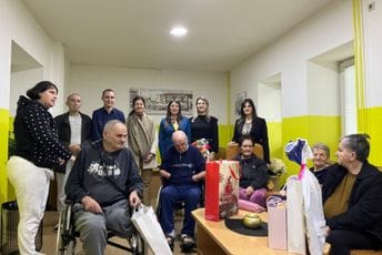 Opština Bar: Uručeni novogodišnji pokloni korisnicima domova za stare (FOTO) Opština Bar: Uručeni novogodišnji pokloni korisnicima domova za stare (FOTO)