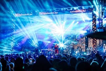 (VIDEO) Evo kako je u novogodišnjoj noći bilo u Herceg Novom: Ceca i Voyage zabavili mnogobrojne turiste i građane Crne Gore (VIDEO) Evo kako je u novogodišnjoj noći bilo u Herceg Novom: Ceca i Voyage zabavili mnogobrojne turiste i građane Crne Gore