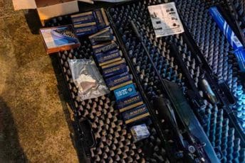 Na GP Debeli Brijeg uhapšen državljanin Austrije: U gepeku automobila pronađeno oružje, municija, optički nišan... Na GP Debeli Brijeg uhapšen državljanin Austrije: U gepeku automobila pronađeno oružje, municija, optički nišan...