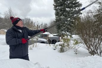 SAD: Problemi na putevima zbog snijega i leda, otkazani letovi