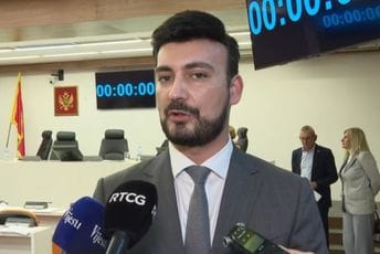 NSD Budva: Jovanović i njegovi trobojku nekad dizali visoko, danas su bez stava i obraza