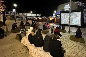 Da li je ovo najhladniji ‘bioskop’ u Crnoj Gori: Pogledajte kako je izgledala filmska projekcija na sjeveru