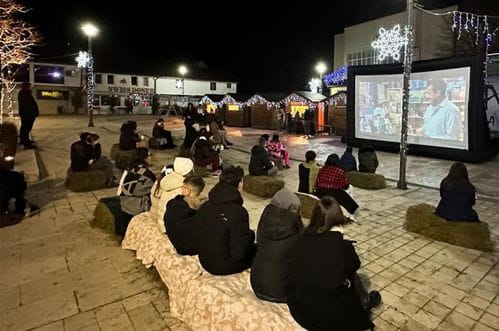 Da li je ovo najhladniji ‘bioskop’ u Crnoj Gori: Pogledajte kako je izgledala filmska projekcija na sjeveru