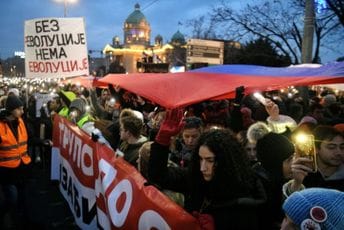 (FOTO) Blokirane ulice kod Ustavnog suda u Beogradu, u Nišu studenti na Mostu mladosti