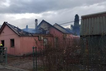 Požar u Podgorici: Izgorio krov kuće u Zagoriču, vatrogasci spriječili širenje na druge objekte