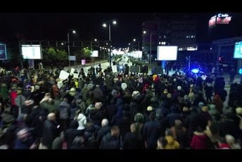 Pogledajte snimak iz drona večerašnjeg protesta u Podgorici