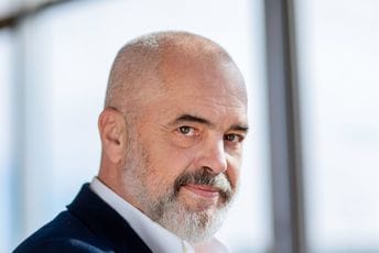 Rama: Kad se armija turbo-folk nacionalističkih trolova pokrene da iskaže slijepu mržnju prema meni, dužnost kao premijer sam ispunio Rama: Kad se armija turbo-folk nacionalističkih trolova pokrene da iskaže slijepu mržnju prema meni, dužnost kao premijer sam ispunio